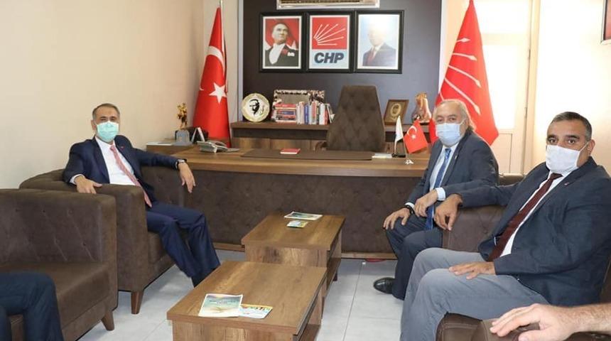 Vali &Ccedil;uhadar&rsquo;dan CHP&rsquo;ye ziyaret