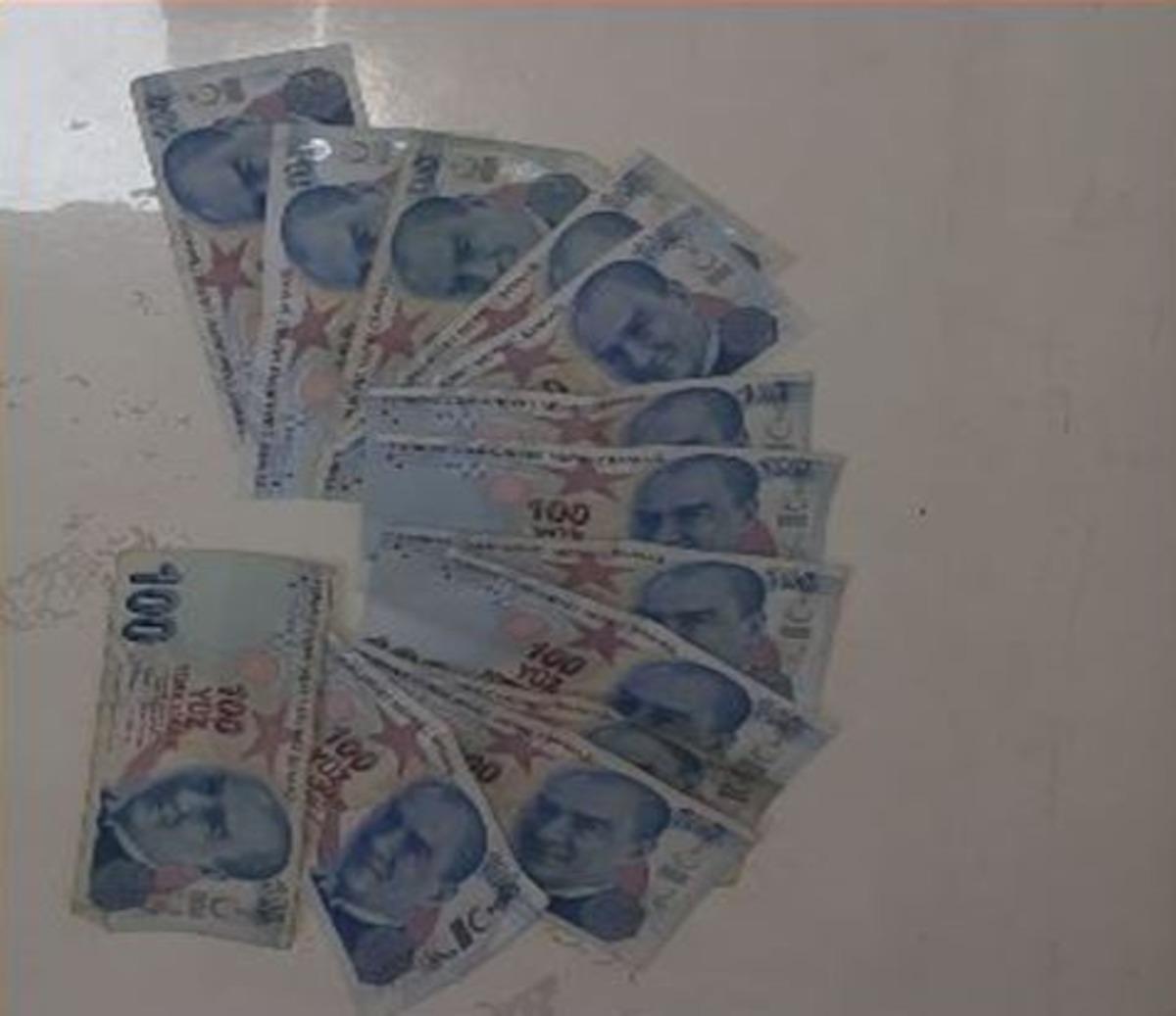 Denizli&rsquo;de polisleri dinleyen şahıslardan 2 adet telsiz ele ge&ccedil;irildi