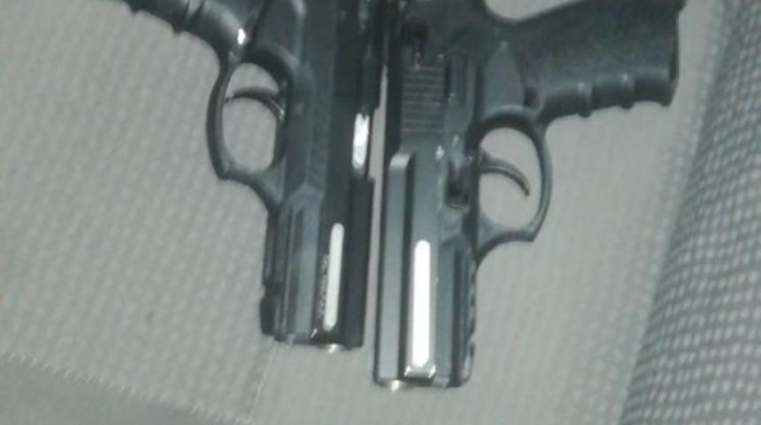 Silah ka&ccedil;ak&ccedil;ıları Denizli&rsquo;de yakalandı