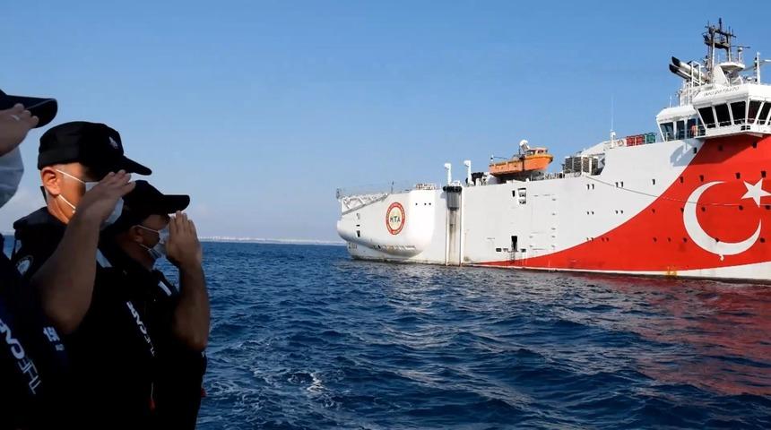 Antalya polisinden Oru&ccedil; Reis&rsquo;e anlamlı selam