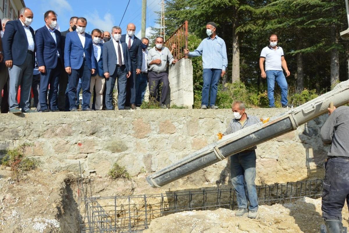 Havza&rsquo;da kırsal mahallelere halı saha