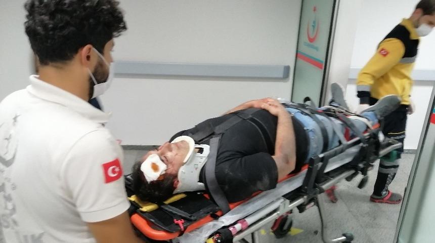 Hafif ticari ara&ccedil; ile tır &ccedil;arpıştı: 1 yaralı