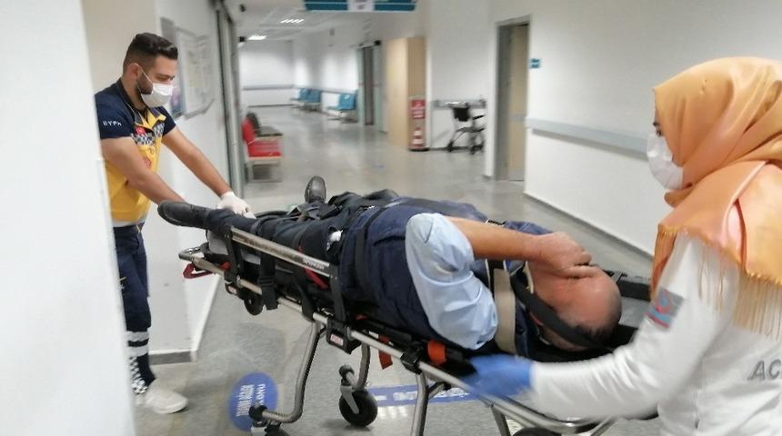 Aksaray'da şarampole devrilen otomobilde 1&rsquo;i &ccedil;ocuk 5 kişi yaralandı