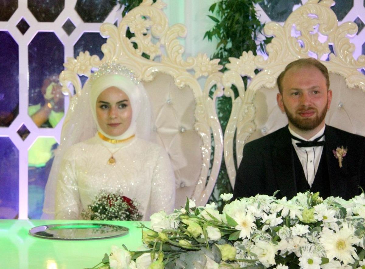Karacoşkun ile Sarıyıldız ailelerinin mutlu g&uuml;n&uuml;