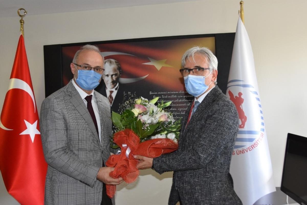 OM&Uuml; Tıp Fak&uuml;ltesinde devir teslim