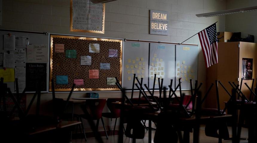 Okulların a&ccedil;ılmasıyla vaka sayısı tırmandı!