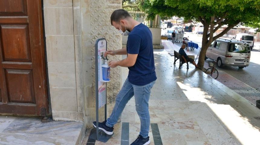 İbadethane girişlerine ayak pedallı dezenfeksiyon cihazı