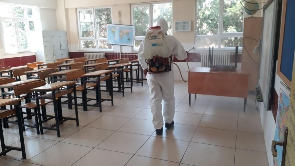 Gebze&rsquo;de okullar dezenfekte ediliyor