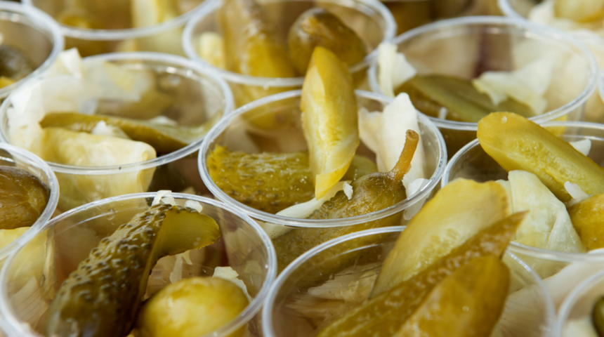 Tek kaynak yoğurt değil! Lahana turşusu ve kefir t&uuml;ketmek de...