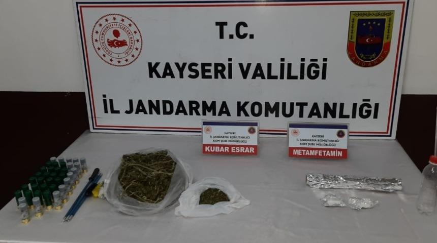 Jandarmadan uyuşturucu operasyonu: 515 gram kubar esrar ele ge&ccedil;irildi