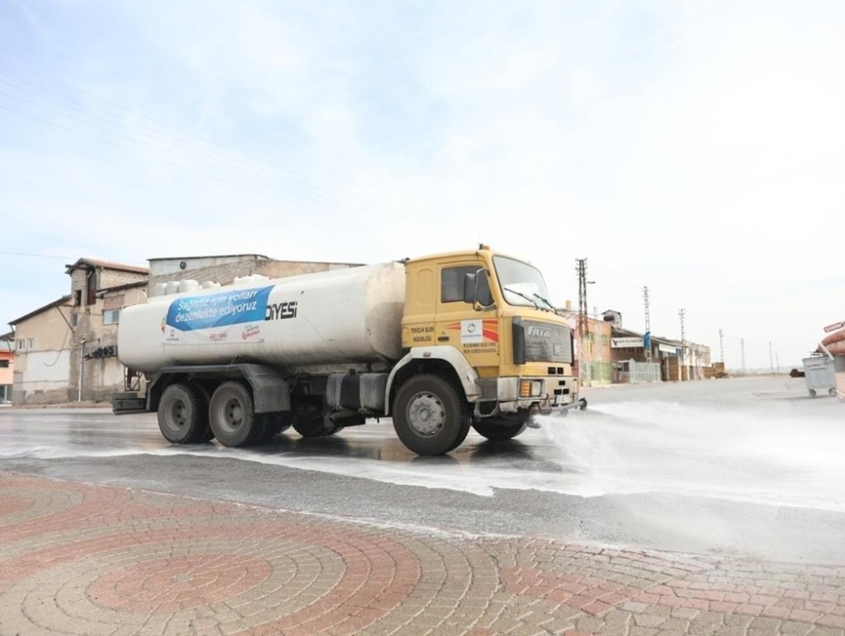 Kocasinan, dezenfekte edilmedik yer bırakmıyor