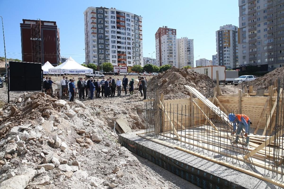 B&uuml;y&uuml;kkılı&ccedil;, "Kayserimiz hayırseverliği ile &ouml;rnek oluyor"