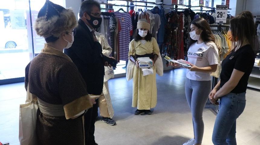 Ahiler, heybeleri ile esnafları gezerek kolonya ve maske dağıttı