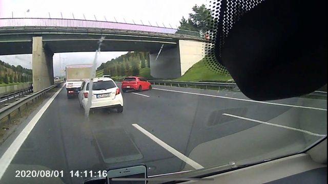 Tem bağlantı yolunda ilginç kaza kamerada