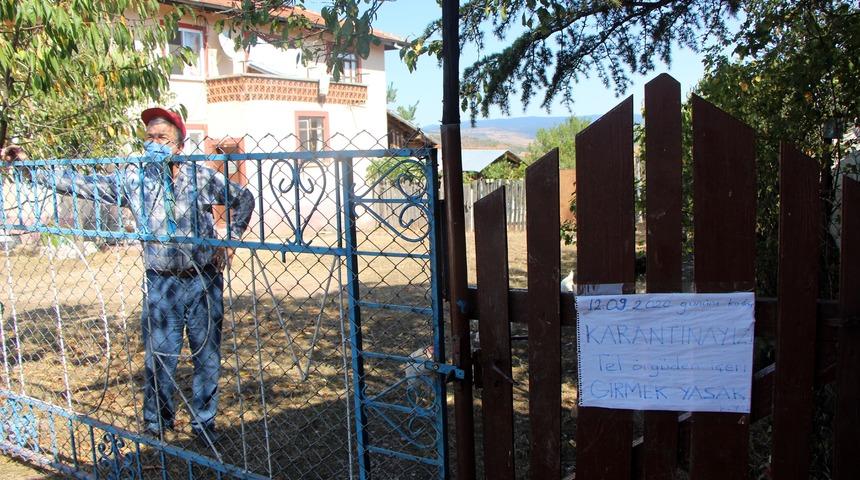 Evin kapısına astılar! 'Gelenler kapıdan d&ouml;ns&uuml;n diye yazdım'