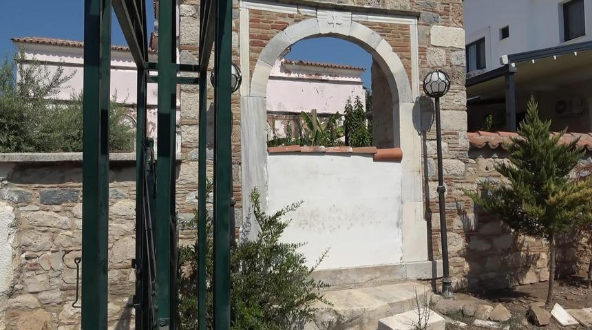 Duvar &ouml;rm&uuml;şler! Gelen kapıdan geri d&ouml;n&uuml;yor