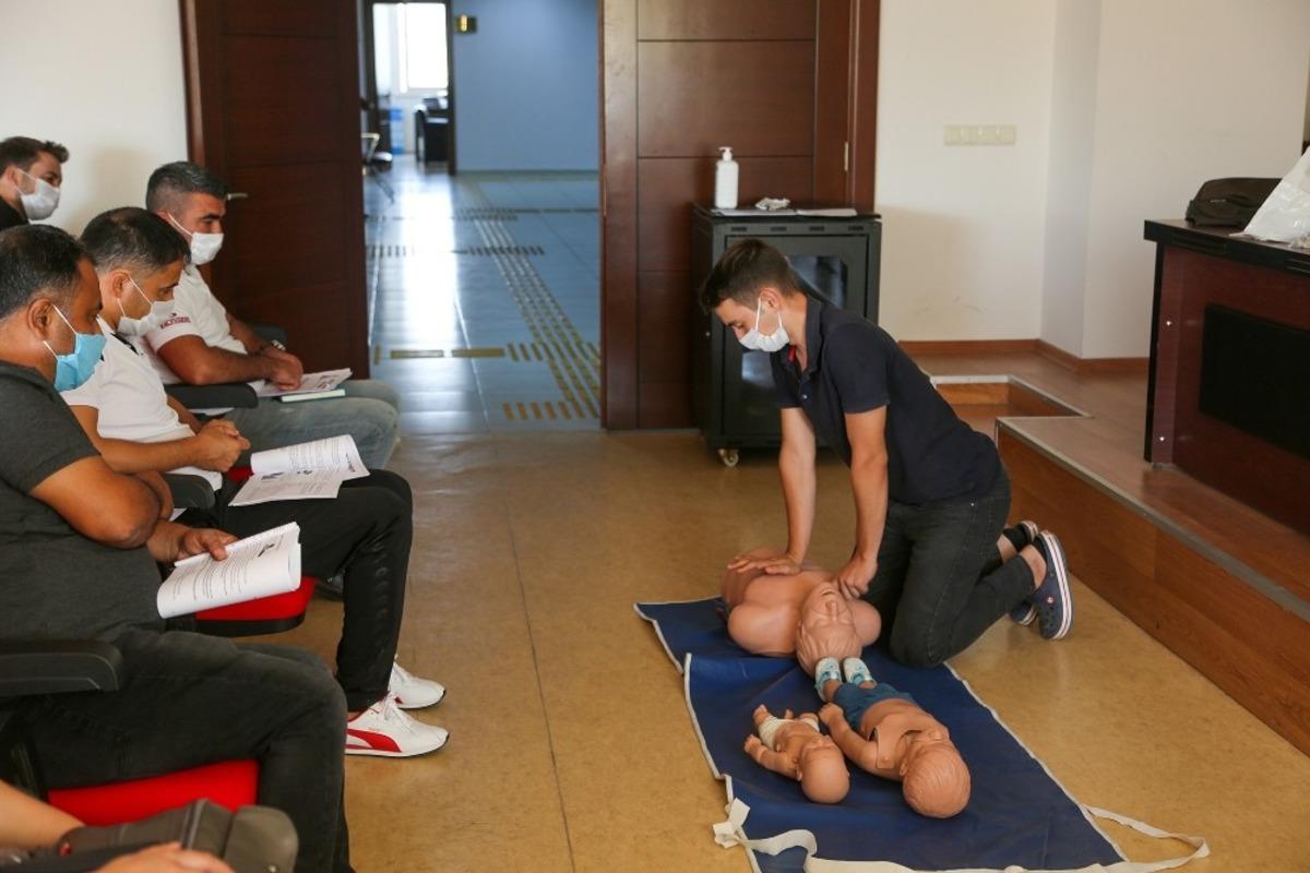 Erdemli Belediyesinden &ccedil;alışanlara ilk yardım eğitimi