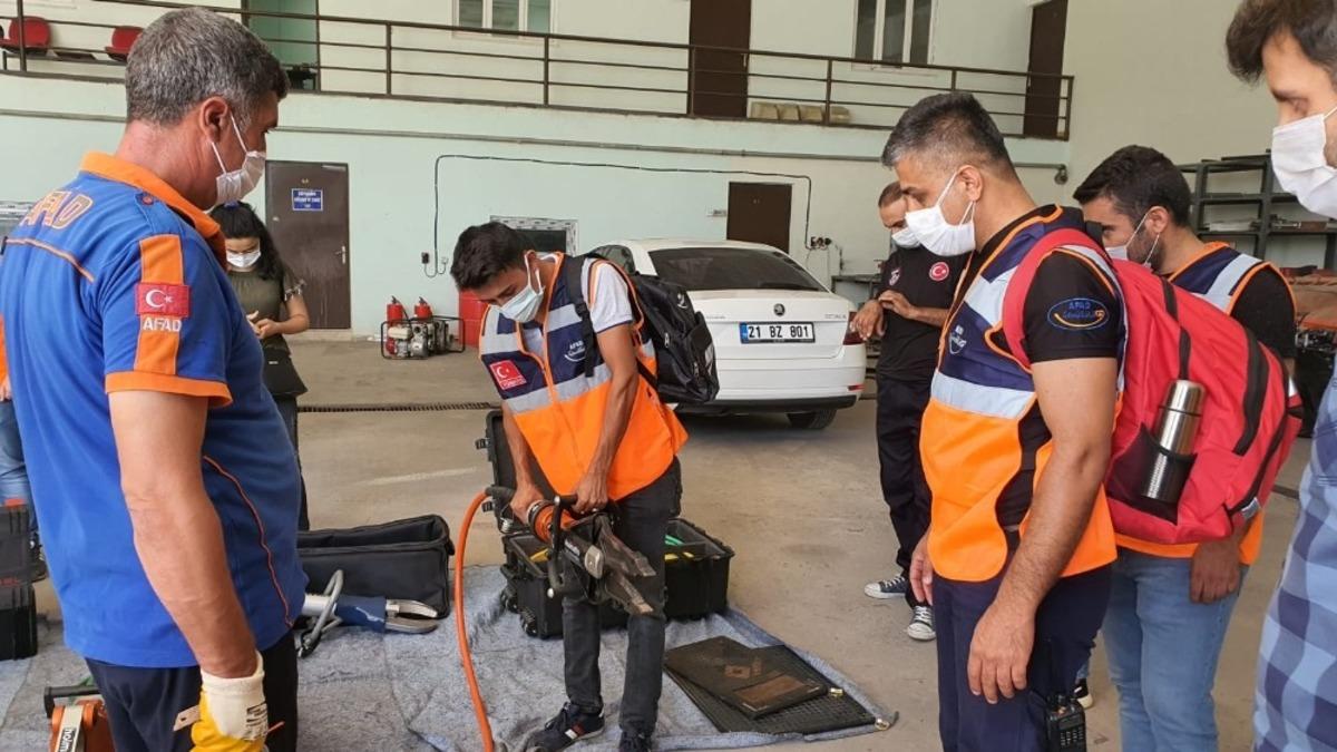 AFAD g&ouml;n&uuml;ll&uuml;lerine hafif arama kurtarma eğitimi verildi