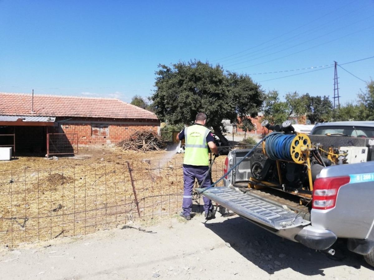 Hayvan &ccedil;iftlikleri ila&ccedil;lanıyor