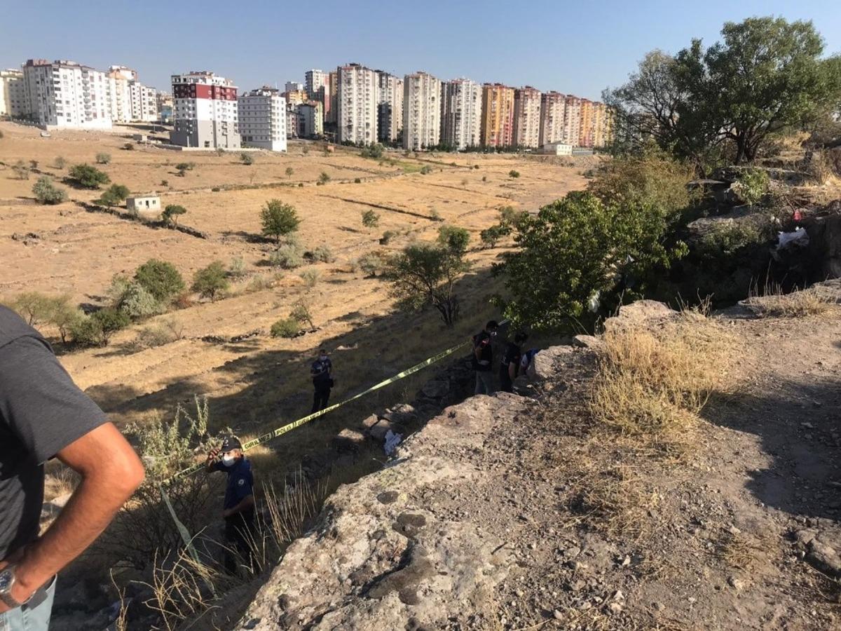 Kendisinden haber alınamayan adam ağa&ccedil;ta asılı halde bulundu
