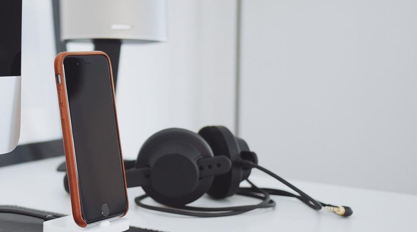 Apple etkinliğinin yıldızı olacağı s&ouml;ylenen AirPods Studio y&uuml;z&uuml;n&uuml; g&ouml;sterdi!