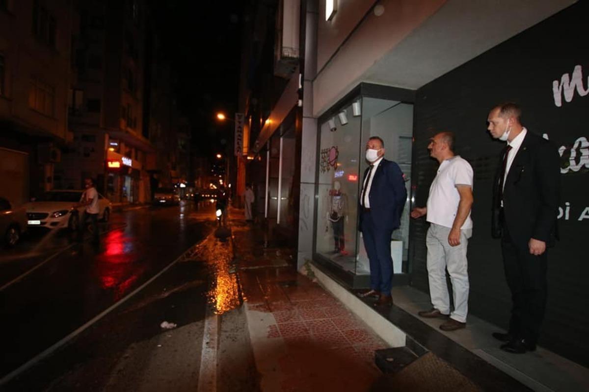 Başkan ve ekiplerden gece mesaisi