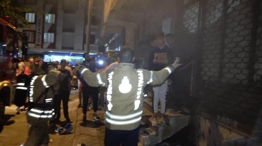 Mahalleli sokağa döküldü! İtfaiye ekipleri isyan etti