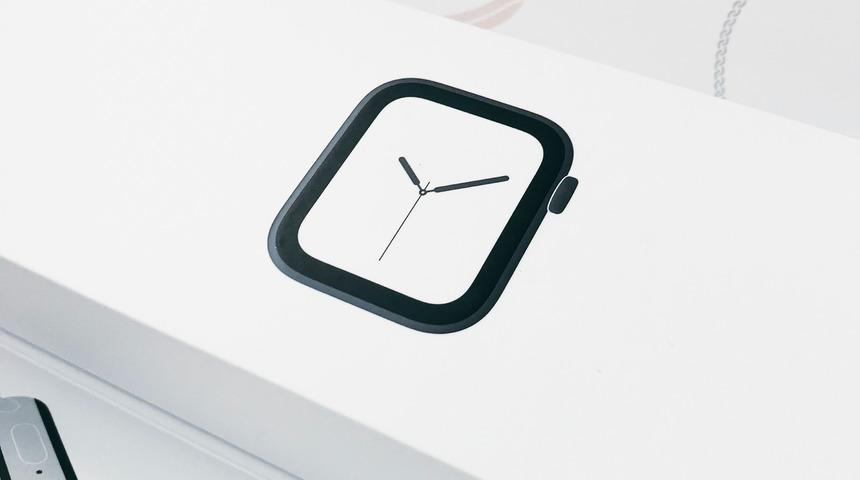 S&ouml;ylentiler ger&ccedil;ek oldu: Apple şarj adapt&ouml;r&uuml;n&uuml; kaldırdı!