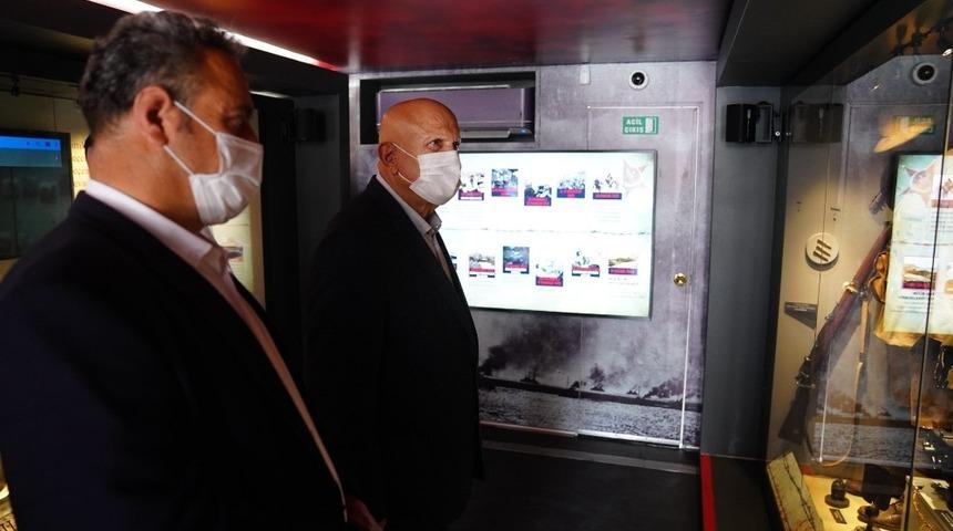 Başkan Pekmezci &Ccedil;anakkale Savaşları Mobil M&uuml;zesi&rsquo;ni ziyaret etti