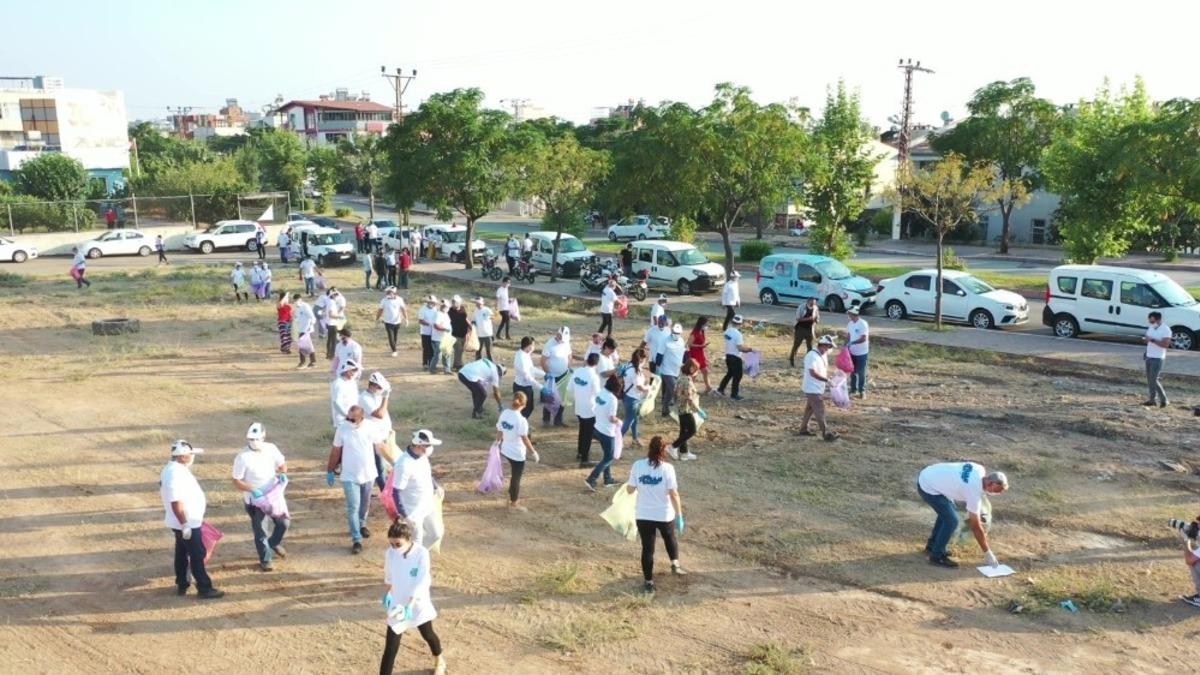 Başkan Akay, vatandaşlarla birlikte &ccedil;&ouml;p topladı