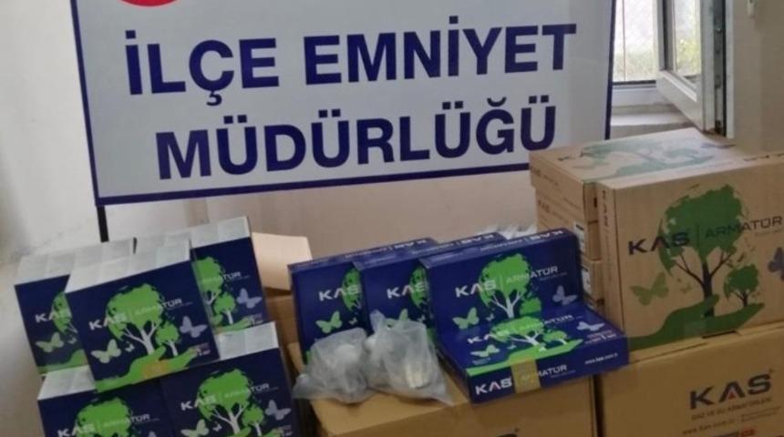 &Ccedil;aldıkları musluk bataryalarını satan 2 kişi yakalandı