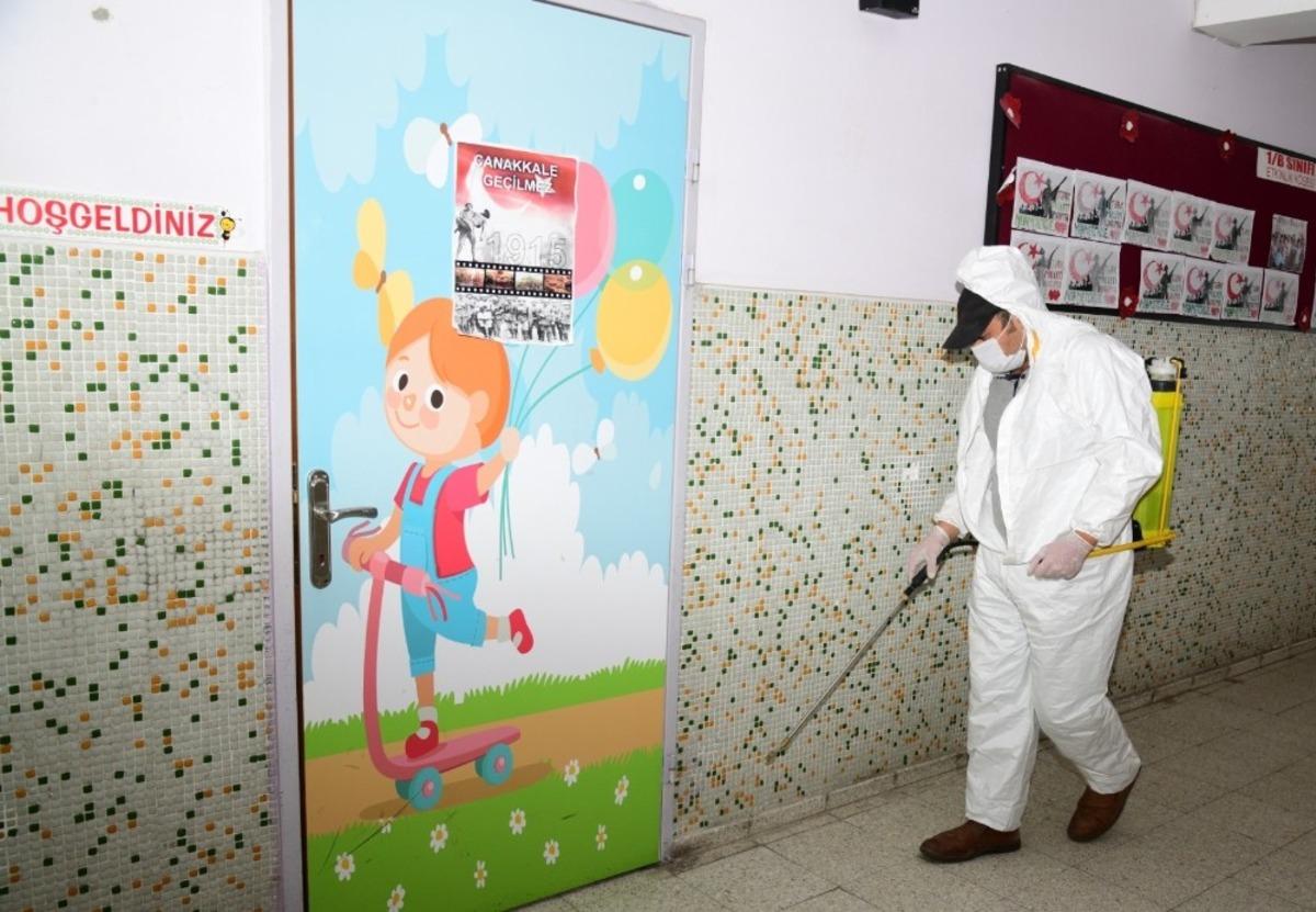 Y&uuml;z y&uuml;ze eğitim &ouml;ncesi okullar dezenfekte ediliyor
