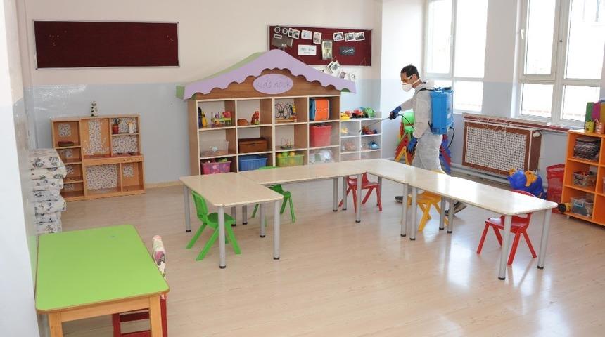 Balçova’da ilk zil öncesi okullar dezenfekte edildi