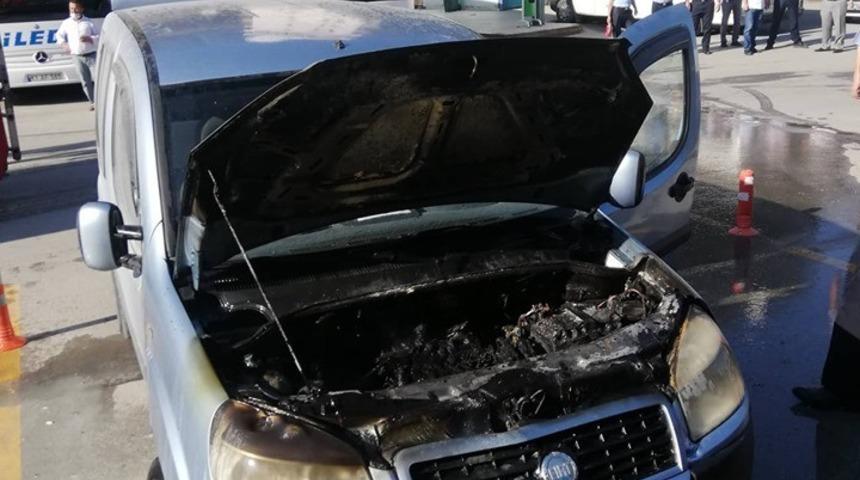 Park halindeki ara&ccedil; alev aldı