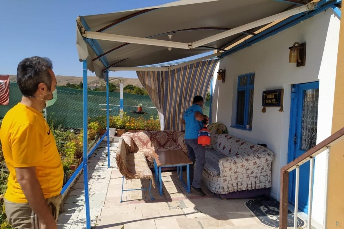 Pursaklar Belediyesi dezenfekte edilmedik yer bırakmıyor