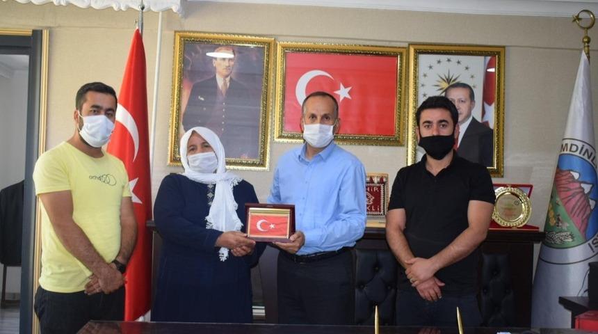 Şehit ailesinden Başkan Saklı&rsquo;ya ziyaret