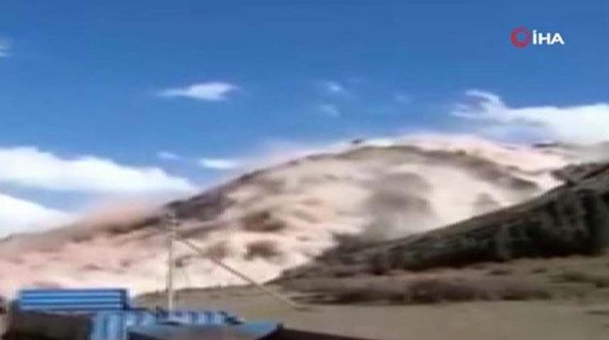 Kırgızistan'da k&ouml;m&uuml;r yatağında heyelan!