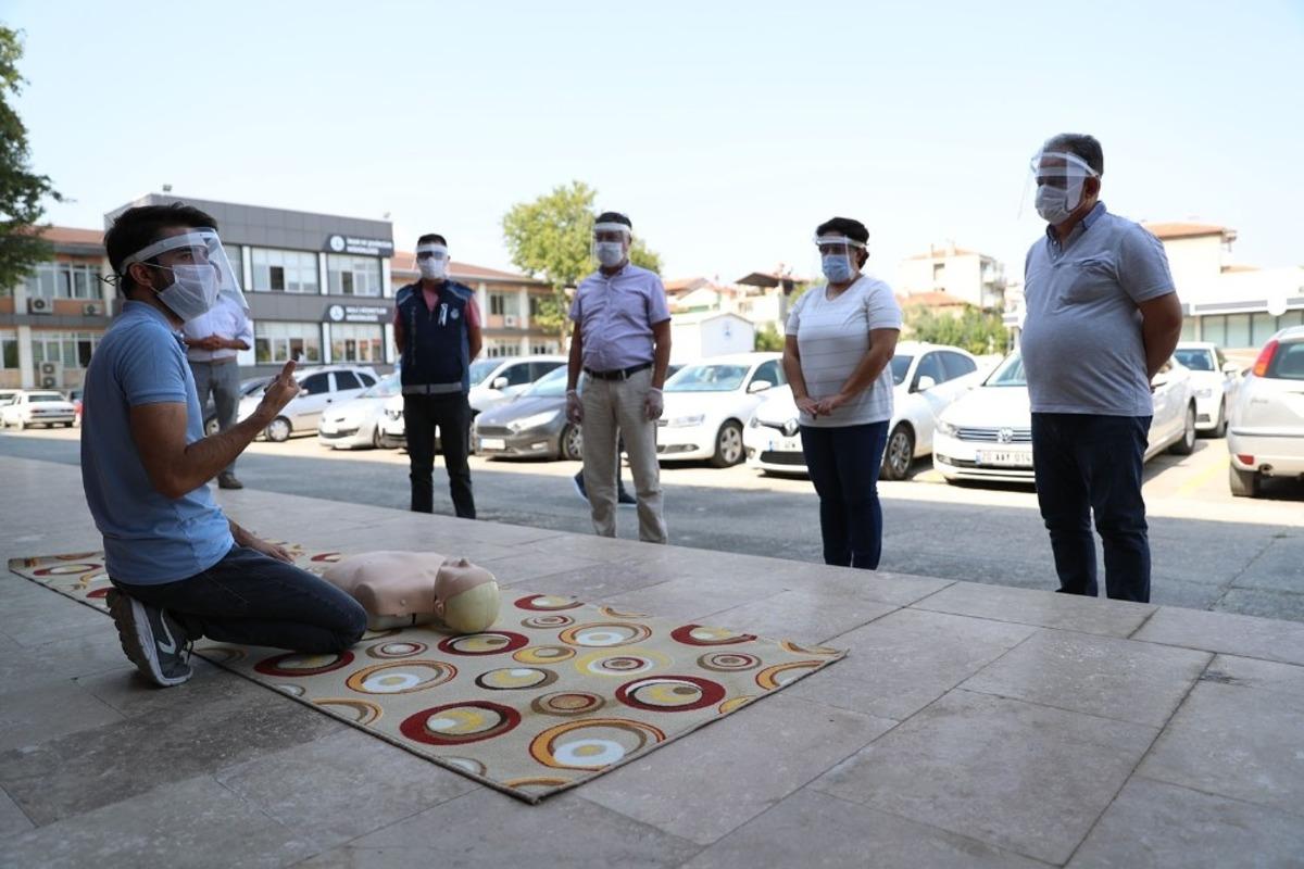 Pamukkale Belediyesi personeline ilk yardım eğitimi verildi