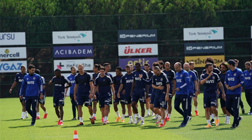 Fenerbahçe'de yeni transfer Tisserand ilk antrenmanına çıktı