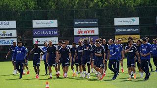 Fenerbahçe'de yeni transfer Tisserand ilk antrenmanına çıktı