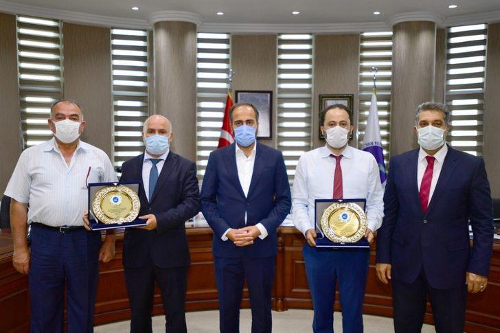 Rektör Şevli’den başhekime ve hastane müdürüne plaket G1