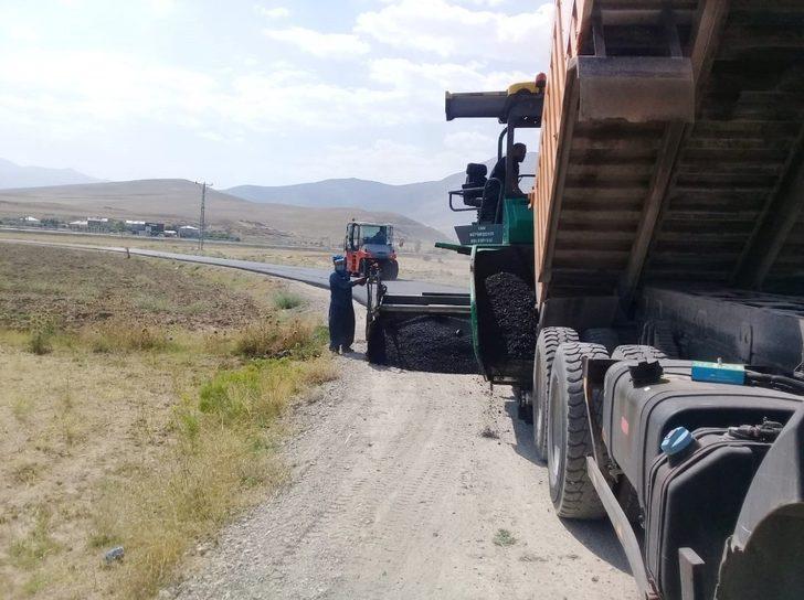 Van Büyükşehir Belediyesi Andaç Mahalle yolunu asfaltlıyor G4