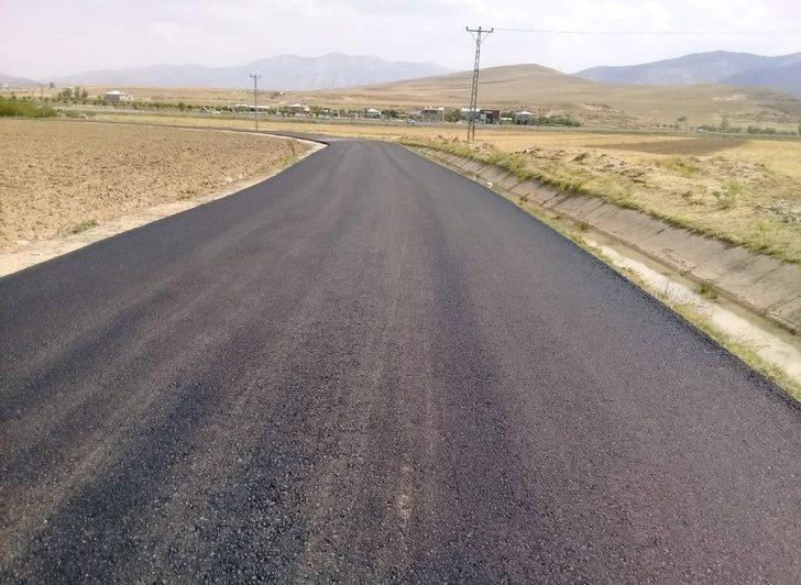 Van Büyükşehir Belediyesi Andaç Mahalle yolunu asfaltlıyor G5