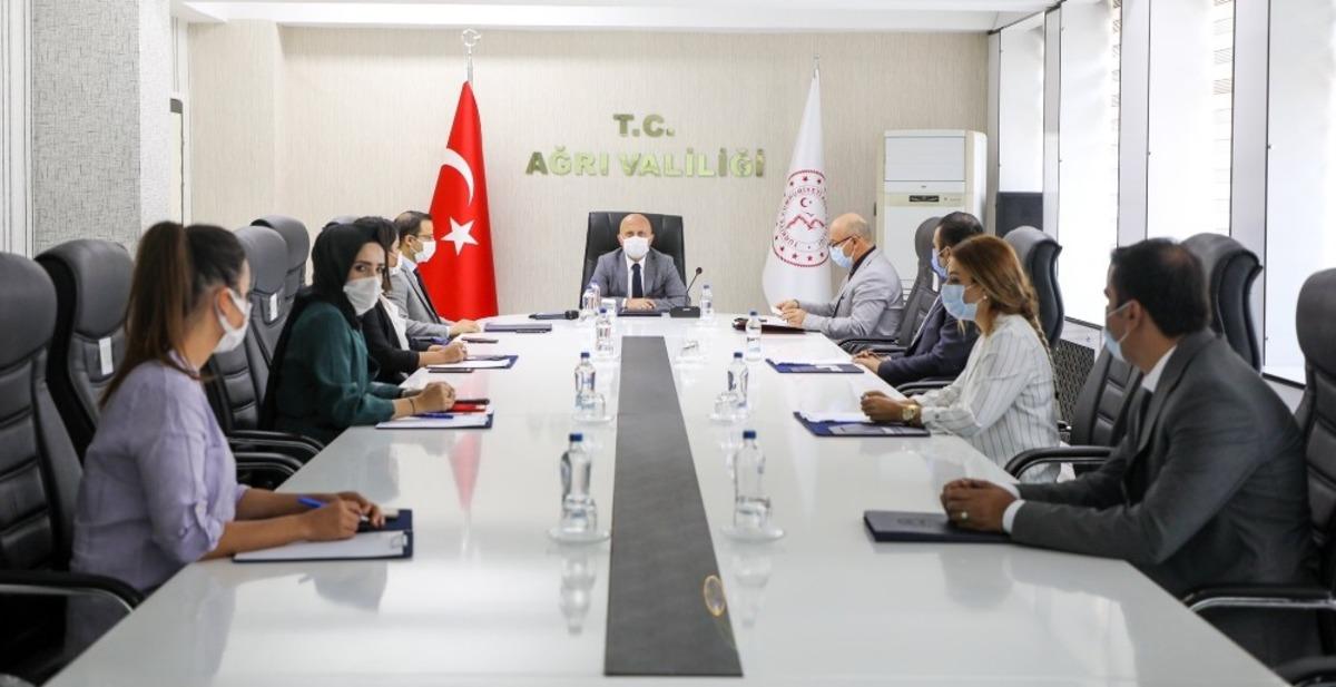 Vali Varol, A&Ccedil;SH M&uuml;d&uuml;rl&uuml;ğ&uuml;&rsquo;n&uuml;n y&uuml;r&uuml;tt&uuml;ğ&uuml; projelerinin değerlendirildiği &ccedil;alışma grubu toplantısına katıldı