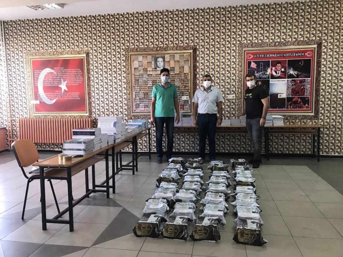 Ağrı&rsquo;da &ouml;ğrencilere ders kitapları kargo ile g&ouml;nderildi