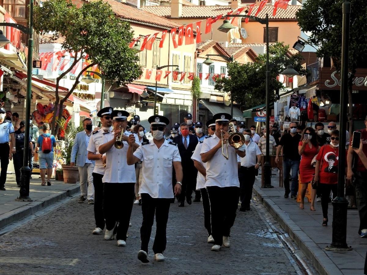&Ccedil;eşme&rsquo;nin kurtuluşunun 98. yılı kutlandı