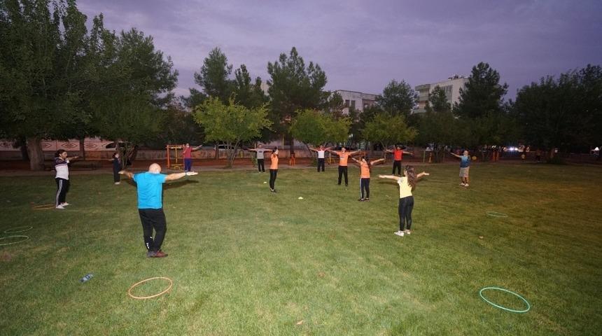 Uzman antren&ouml;rlerden vatandaşa &uuml;cretsiz spor desteği