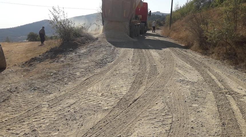 Han&ouml;n&uuml; k&ouml;y yolları asfaltlanıyor