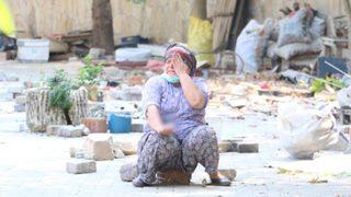 Kadınlar ekmek teknelerinin kaldırılışını gözyaşlarıyla izledi