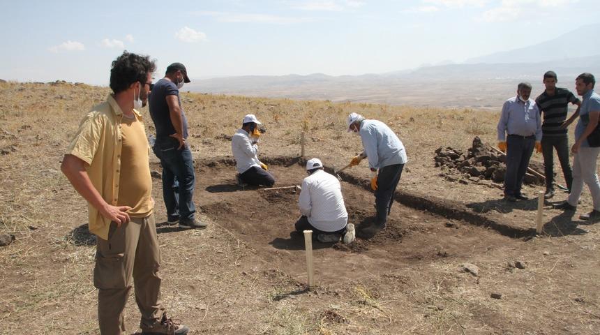 Malazgirt Savaşı'nın alan tespitinde kazı &ccedil;alışmaları başladı